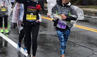  Cancer survivor fights rain, hypothermia, to finish Boston Marathon after midnight