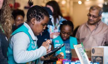 Overcoming obstacles: Homeless Girl Scouts hold 1st cookie sale in New York City